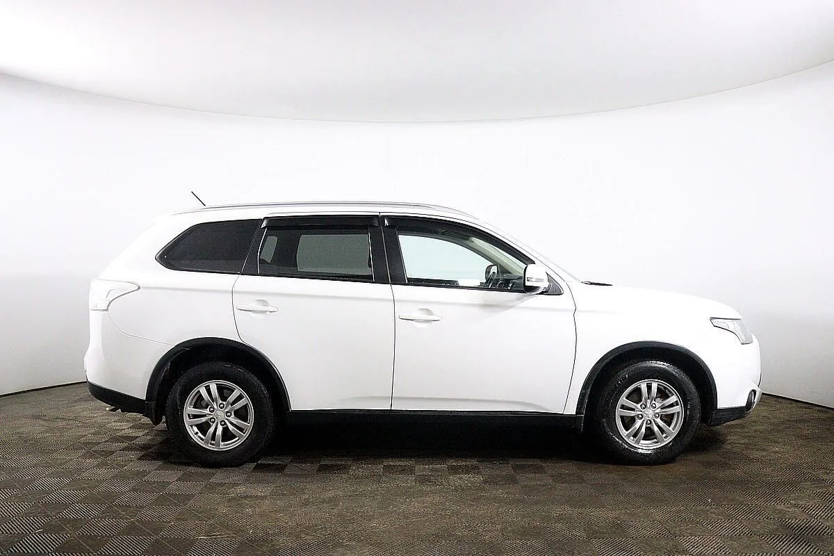 Mitsubishi Outlander Image 4